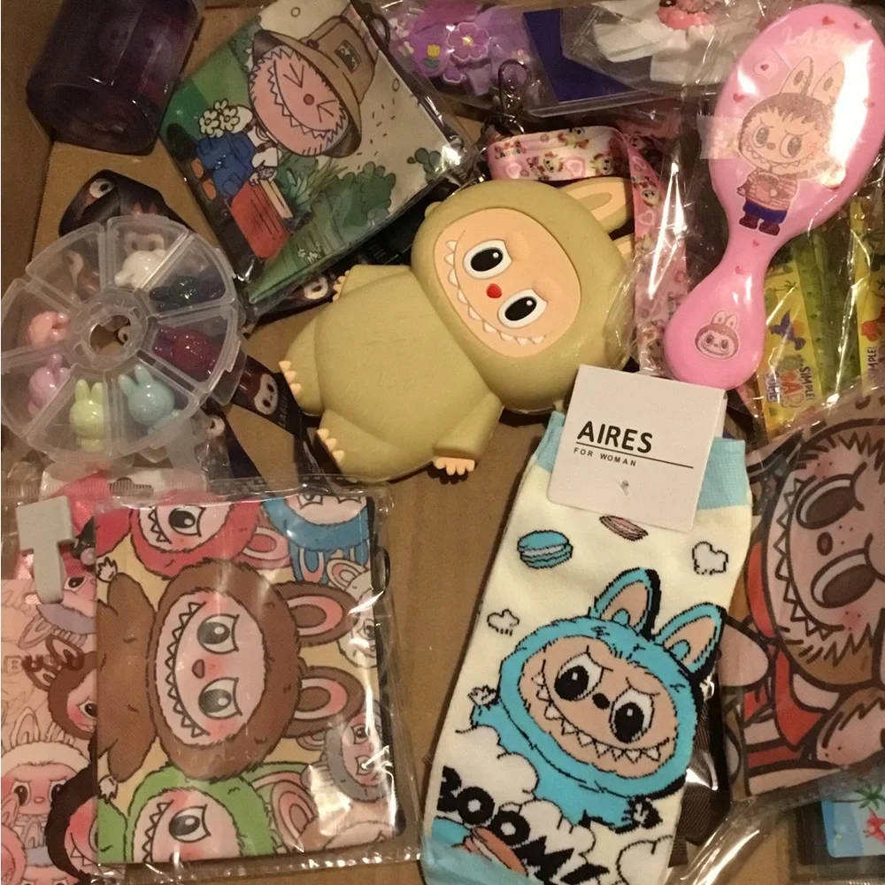 Wholesale mixed Sanrio and cosmetics lot 100pcs
